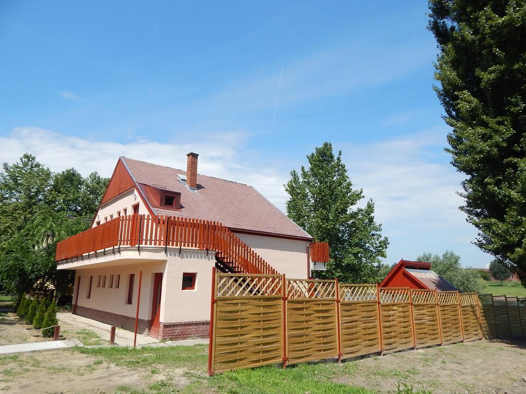 Napsugar Apartman Baja Cameră foto